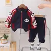 Inverno 2025 Conjunto Acolchoado de Inverno com Cabeça de Cinco Pandas para Crianças Pequenas e Médias Conjunto Quente de Duas Peças com Forro de Lã para Meninos e Meninas