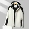 Jaqueta corta-vento e impermeável personalizada com forro de fleece, espessa, para homens e mulheres, jaqueta de fleece com capuz de peça única, casaco quente para montanhismo