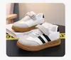Zapatos Deportivos para Niños 2026 Nuevo Modelo Primavera y Otoño Zapatos de Entrenamiento para Niñas Zapatos Casuales para Exteriores con Velcro Tenis para Niños Transpirables