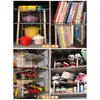 Guarda-roupa de acrílico com prateleiras em camadas, sapateira com divisórias internas e um simples armário de armazenamento de mesa.