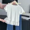 Camiseta de Manga Corta para Niña 2026 Verano Nuevo Estilo Camiseta Versátil para Niños Ropa Familiar Top con Empalme de Encaje Atuendo de Chica Popular