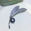 Serie de Flores de Invierno Nueva Perla de Agua Dulce Flor Doble Espiga de Trigo Flor de Piedra Pino Azul Broche Corsage Elegante Atmosférico