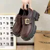 Mocassins de Couro Macio com Solado Grosso Feminino 2026 Novo Outono Aumentadores de Altura Estilo Britânico Sapatos Pequenos de Couro Feminino Pretos Sapatos de Salto Único Feminino