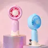 2026 Nuevo Modelo Ventilador de Mano de Iluminación Fresco y Sencillo con Ajuste de Cinco Velocidades, Base Soporte para Teléfono, Ventilador de Escritorio