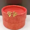 Nuevos pendientes chapados en oro para mujer, joyería de moda de gran venta, pendientes pequeños sencillos, una variedad de pendientes con estampado de flores, fábrica al por mayor