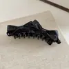 Pinza para el pelo de lazo de satén con lunares estilo coreano, una pinza vertical suave y elegante para mujer, un accesorio para el cabello versátil que añade un toque de sofisticación a cualquier peinado