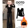 Nueva Ropa de Otoño para Mujer: Camiseta Negra de Cuello en V y Manga Larga, Top Básico de Hombro Normal, Top Pequeño Estilo Coreano para Mujer, Adecuado para Usar en Otoño