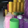 Atacado de fábrica tecido de feltro adesivo colorido vermelho fibra química feltro agulhado tecido não tecido creche feito à mão DIY