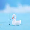 Adornos de decoración de micropaisaje de musgo, simulación de cisne blanco y negro de dibujos animados, muñeco de PVC, marioneta de mano