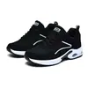 Comércio Exterior Atacado Sapatos Femininos, Sapatos Casuais de Malha Respirável para Mães de Meia-Idade e Idosas, Sapatos Esportivos Simples para Viagem com Solado Macio