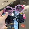 Nuevas gafas de sol infantiles de dibujos animados de oso, gafas para fotos de bebé, forma cóncava, protección solar, gafas lindas, dulces, de moda