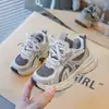 Zapatos deportivos para niños, zapatillas casuales de malla para niños, zapatillas de papá de suela gruesa, nuevo estilo primavera/verano 2026, zapatos de lona transpirables para niñas