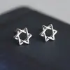 Brincos pequenos de prata 925 esterlina estilo coreano, fofos e únicos para mulheres, simples e criativos, com um design estiloso e versátil, perfeitos para estudantes