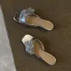 Sandálias abertas estilo francês, elegantes e chiques para mulheres, com salto baixo e um design versátil de bico quadrado.