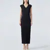 Vestido plisado irregular Miyake para mujer, vestido largo de verano con diseño de cuello en V, suministro de fábrica de ropa para mujer de comercio exterior
