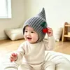 Gorros unisex de estilo coreano para niños para otoño e invierno, cálidos, dulces y adorables gorros de punto con orejeras de patrón de cereza, gorros de elfo para bebé súper lindos