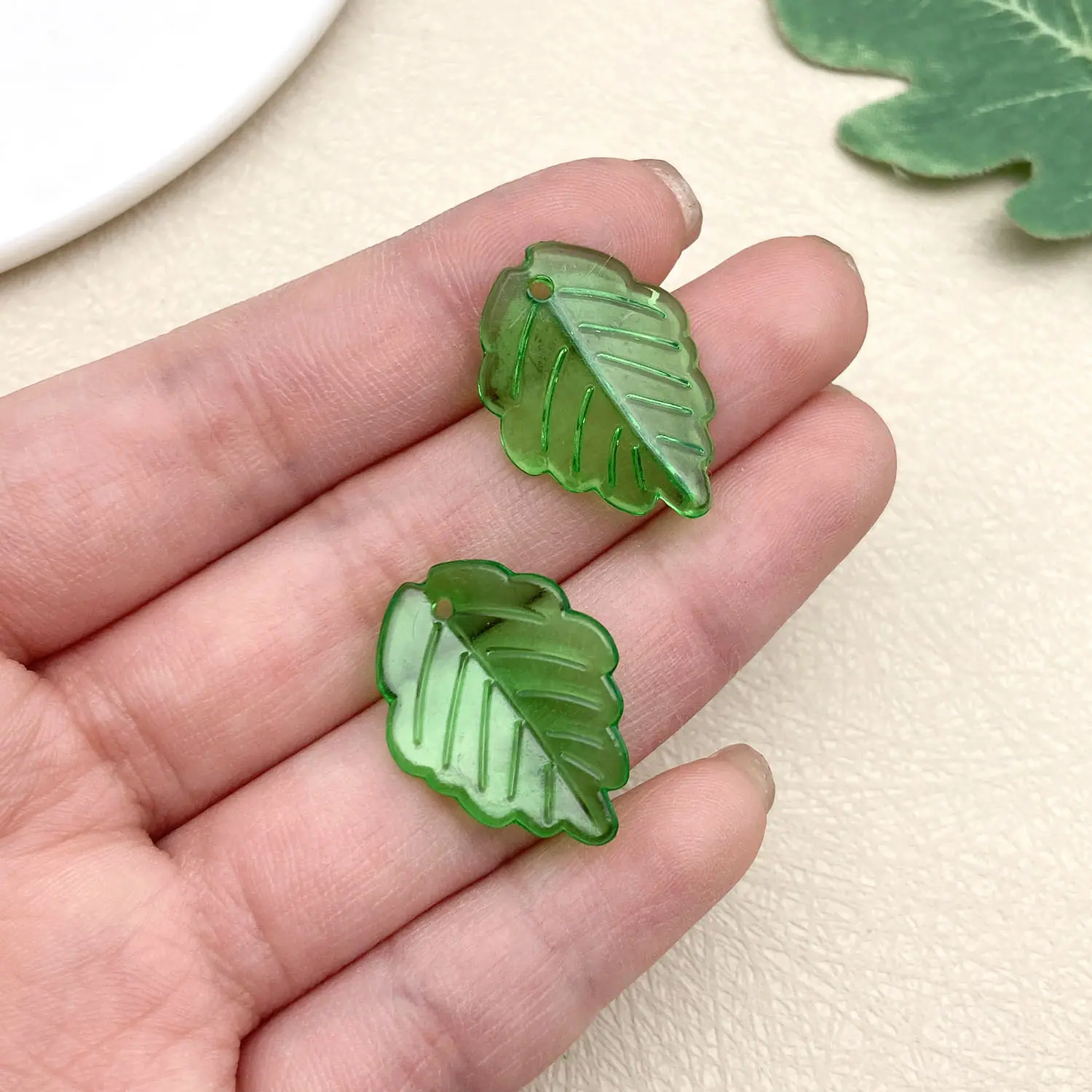 22150-SC2-绿色亚克力塑料茶树叶子23x17mm-0