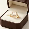 Anillo de mujer de moda con diseño de cruz explosiva de estilo caliente, geométrico exquisito, tejido hueco, con circonita brillante, anillo elegante de temperamento