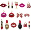 Conjunto Misto de 23 Acessórios DIY: Bolsa de Perfume Estilo Chanel Preto e Branco, Pingentes de Esmalte, Brincos de Liga, Chaveiros, Pequenos Charms