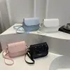 Bolso de diseñador único para mujer 2026 nuevo de moda ins estilo Hong Kong bolso de sillín retro color sólido bolso de hombro cruzado
