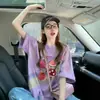 Camiseta suelta de algodón puro para mujer, diseño divertido de graffiti de frutas de nicho, top juvenil de longitud media morado con salpicaduras de tinta de alta gama, moderno