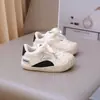 Zapatos para caminar de bebé niños punta cerrada anti-pateadura y raspado estilo primavera y otoño zapatos para niños puntera de concha simple zapatos de plataforma para bebés niños estrella de cinco puntas