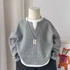 Camiseta de manga larga con tejido gofrado para niños y niñas, nuevo estilo otoño 2026 sudadera tipo pullover para bebé, elegante camiseta de manga larga de imitación de dos piezas