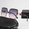 2024 Nuevas Gafas de Sol de Moda para Mujer con Montura Metálica Cuadrada Grande TikTok Caperucita Roja Libro Online Celebridades Gafas de Sol con Protección UV