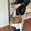 2026 Bolsa de Couro Waxado Estilo Retrô Meia-Lua para Axila Alça Larga Ajustável Grande Capacidade para o Dia a Dia Ombro Único Transversal Bolsa Feminina