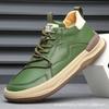 Zapatos de hombre de caña alta forrados de vellón 2024 invierno nuevos zapatos deportivos de cuero para hombre tendencia combinable cálidos casuales zapatos de algodón