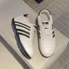 Estação Europeia Moda Versátil Sapatos de Treino Alemães Femininos 2026 Outono Novo Bico Redondo Aumento de Altura Antiderrapante Versátil Esportivo Casual