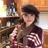 Boina de punto otoño e invierno para mujer, gorra de pintor vintage, gorra de lana de repartidor, cálida y versátil, hace que la cara se vea más pequeña