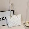 Bolsa Lingge de alta qualidade com grande capacidade 2024 Classe Outono e inverno Nova bolsa de ombro da moda para todos os tipos de viagem