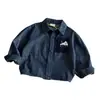 Camisa vaquera para niños, colección otoño 2026, camisa de trabajo estilo japonés con estampado de dibujos animados y cremallera, prenda exterior elegante y casual para bebés y niños pequeños