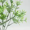 Manija Pequeña de Plástico Racimo Pino Dorado Flor Artificial Salón de Ceremonias de Boda Decoración Follaje Verde Decoración de Pared de Fondo para Escaparate