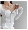 2022 primavera y verano estilo europeo y americano slim fit gran cuello en U top corto slim chic bottoming camisa sexy chica fuera de la clavícula camiseta moda