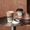 Copo de Papel Kraft Descartável Oco com Tampa e Embalagem Copo de Café Camada Dupla Isolado para Leite de Soja Chá Bebida Quente Copo de Papel