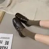 Zapatos Cuadrados Pequeños de Cuero Estilo Británico 2026 Otoño Nuevos Mocasines Versátiles sin Cordones Hebilla de Cuero Zapatos de Una Sola Vía para Mujer