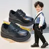 Sapatos de couro para meninos, estilo preppy, adequados para primavera e outono, para alunos mais velhos do ensino fundamental, sapatos de performance, bico redondo, preto, sola macia, antiderrapante