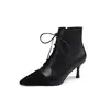 Botines de tacón alto puntiagudos estilo Chanel de piel de vaca para mujer Otoño e Invierno 2023 Nuevo Combinación de Colores tacón de aguja cordones en la parte delantera botas de una sola capa botas de moda