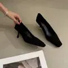 Tacones de aguja retro minimalistas de punta cuadrada y boca poco profunda para mujer, nueva colección de otoño 2026, bailarinas elegantes y sofisticadas de gamuza para ir al trabajo