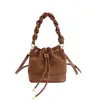Bolso Cruzado Casual de Moda y Sencillo para Ir al Trabajo, Nuevo Modelo 2026, Bolso Cubo de Diseño de Moda Nicho de Invierno para Mujer