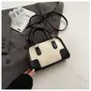 Las populares bolsas pequeñas de este año para mujer, versátiles para otoño e invierno 2026, nuevo bolso de hombro cruzado de moda retro, bolso de mano, bolso almohada