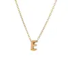 Collar con colgante pequeño de moda 26 letras inglesas acero de titanio oro de 18k cadena de clavícula simple versátil sin decoloración venta al por mayor
