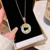 Nueva joyería de moda, collar de acero de titanio para mujer, cadena de clavícula exquisita y a la moda con circonitas de diamantes completos, colgante de lujo ligero