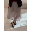 Ahora la Nueva Colección Primavera/Verano 2026 Presenta una Falda Transparente en el Mismo Estilo que la Diseñada por la Diseñadora Coreana Amo*Ento Lee Jin-Hwa