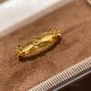 Pulsera y Anillo de Lujo Ligero Estilo Retro Francés con Diseño de Iris Cepillado y Satén Antiguo Traje de Joyería de Alto Valor