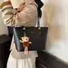Bolsa Retro Texturizada de Alta Qualidade para Mulheres 2025 Nova Bolsa de Ombro Grande Capacidade para o Dia a Dia Bolsa Tote Fashion e Única Transfronteiriça