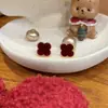 Nuevos Pendientes de Cuatro Hojas Rojas de Gamuza para Otoño e Invierno con Diseño de Usar por Delante y por Detrás, Pendientes de Moda, Lujo Ligero, de Nicho y Exquisitos