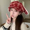 Bonito Sombrero Octogonal a Cuadros con Orejas de Conejo de Peluche y Lazo para Mujer Estilo Otoño/Invierno Dulce Versátil Adelgazante Boina